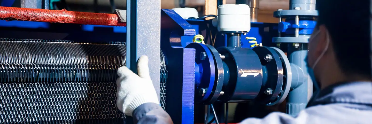 工場での品質検査の様子のイメージ写真